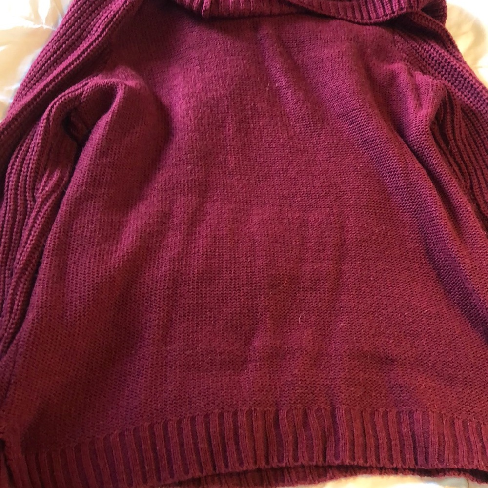 Maurice’s burgundy sweater - Picture 4 of 4